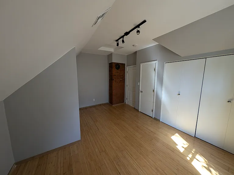 2929 Curtis St #B — Photo 17