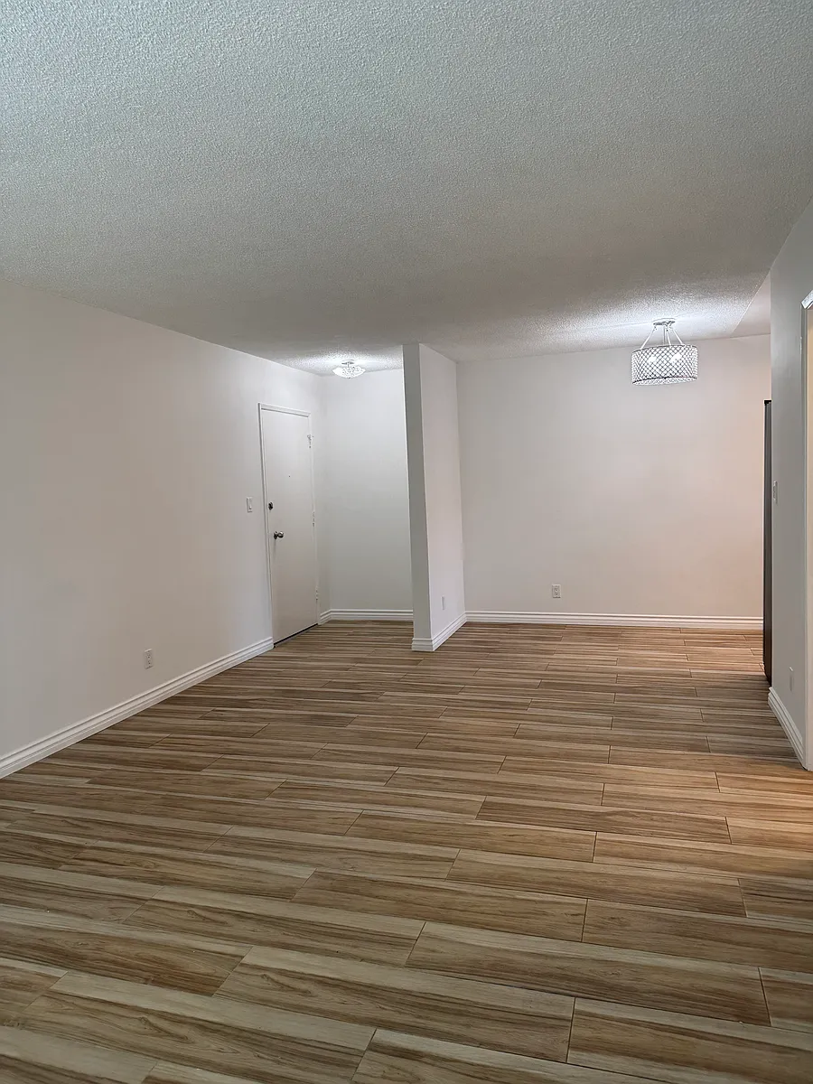 Building Photo - 6574 Fountain Ave #B