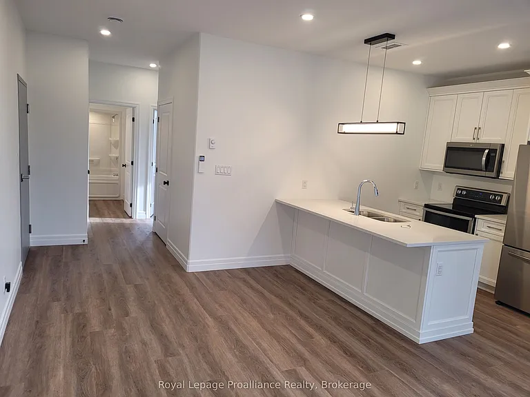 15 Bay St #4 — Photo 6