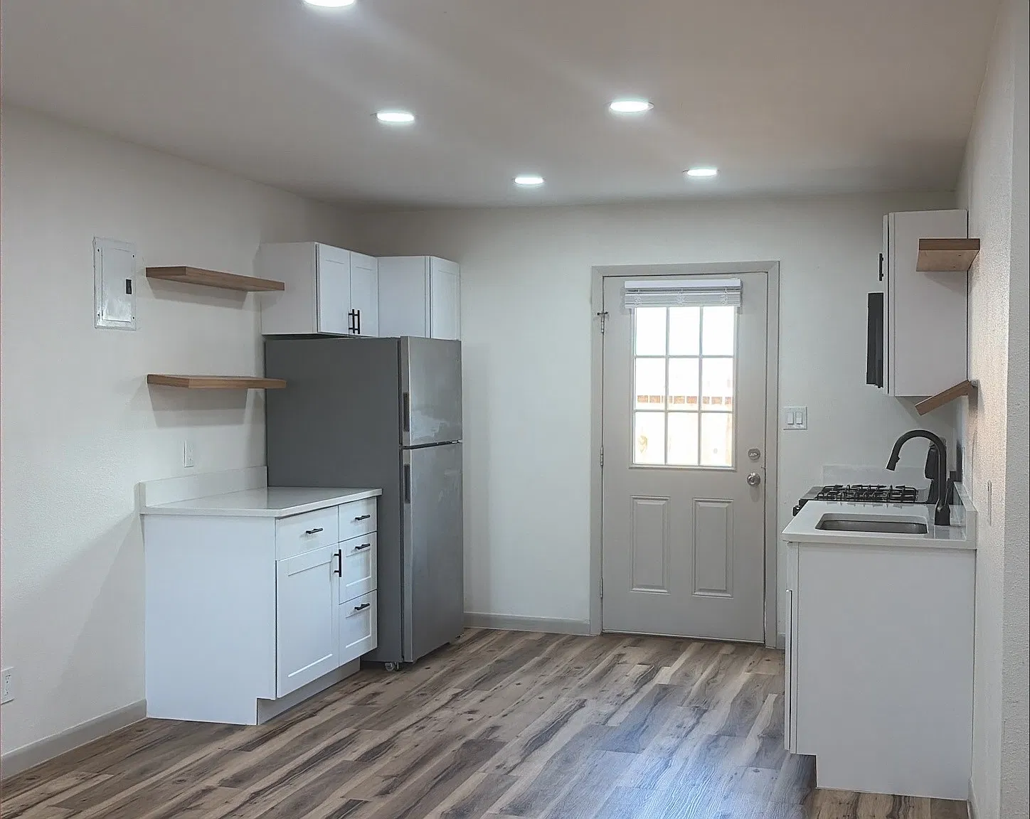 12001 Menaul Blvd. NE - Modern Apartments in Prime NE Heights Location — Photo 3