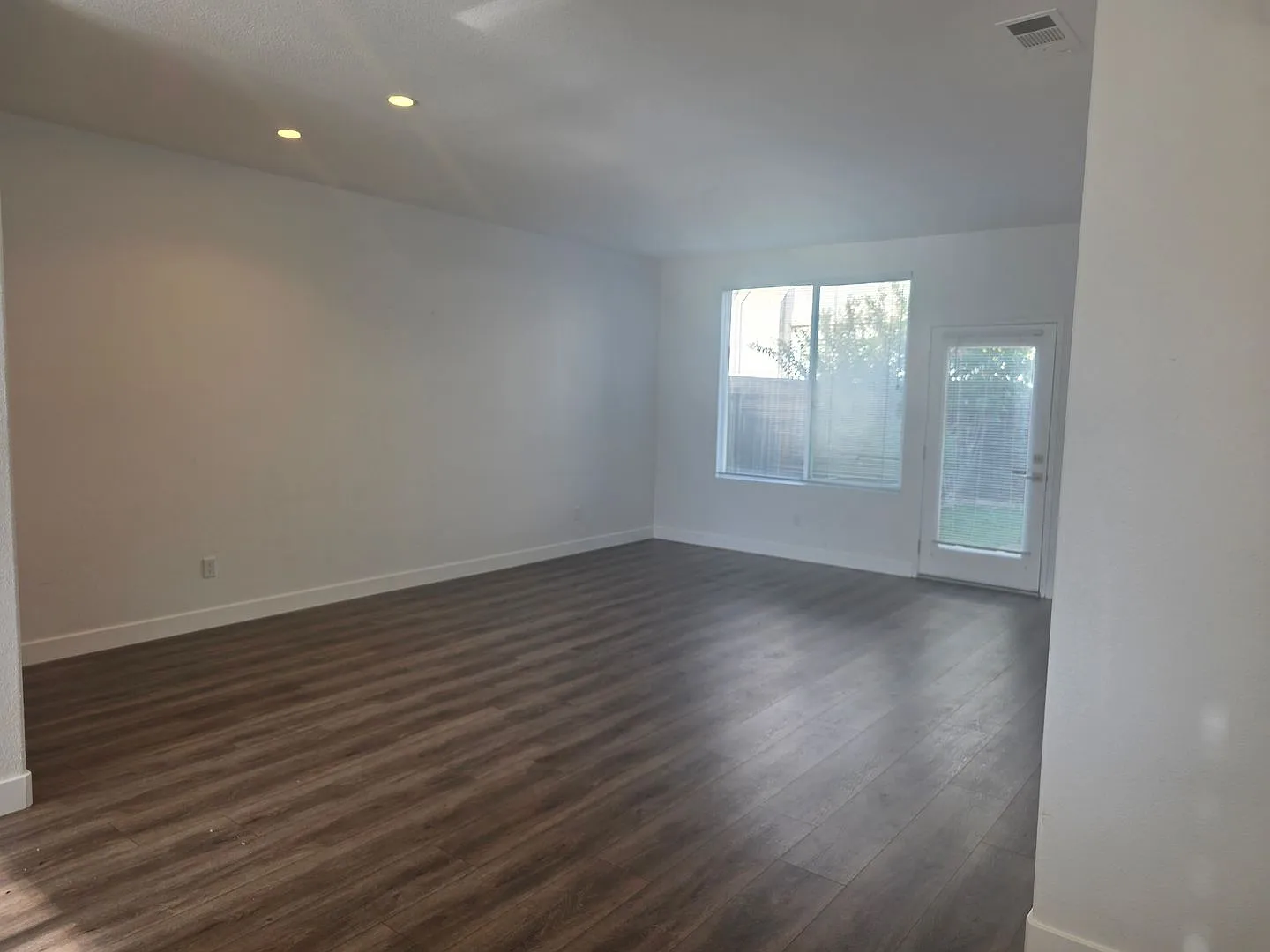 Lovely upgraded Morgan Hill 3 Bedroom - Comfort and Price — Photo 2