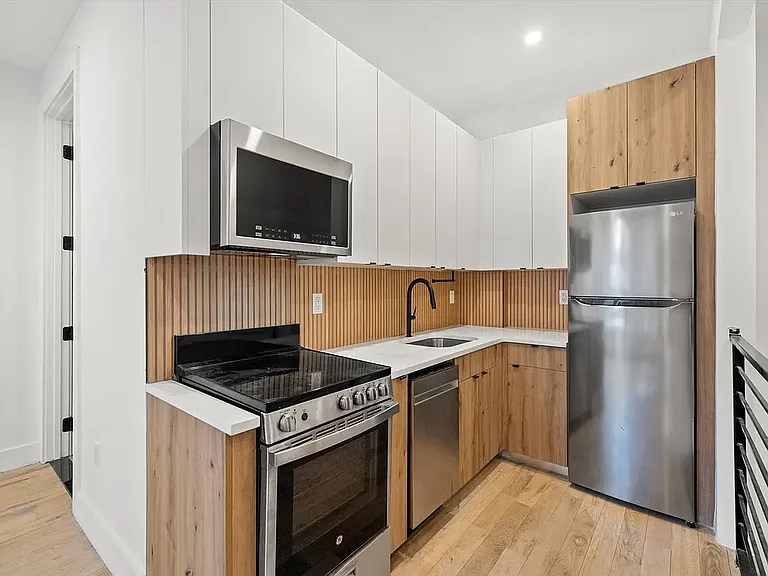 147 Stanhope St #1A — Photo 2