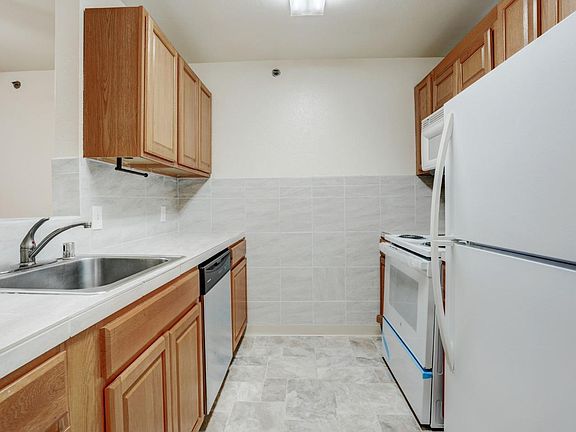 5th image of 29591 Vanderbilt Street #207