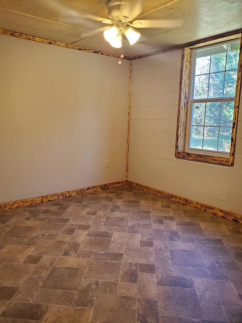 109 Circle Dr — Photo 4