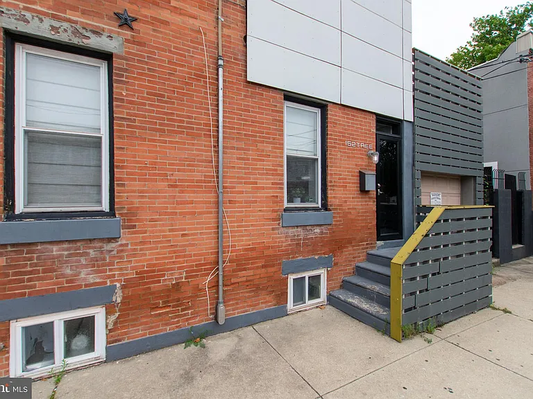 152 Tree St — Photo 18