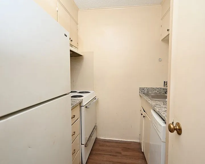 1701 W California Ave — Photo 6