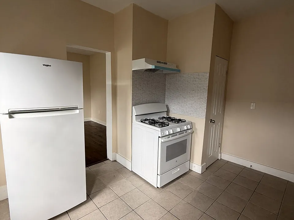 373-375 Blatchley Ave #3B