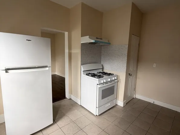 373-375 Blatchley Ave, New Haven, CT