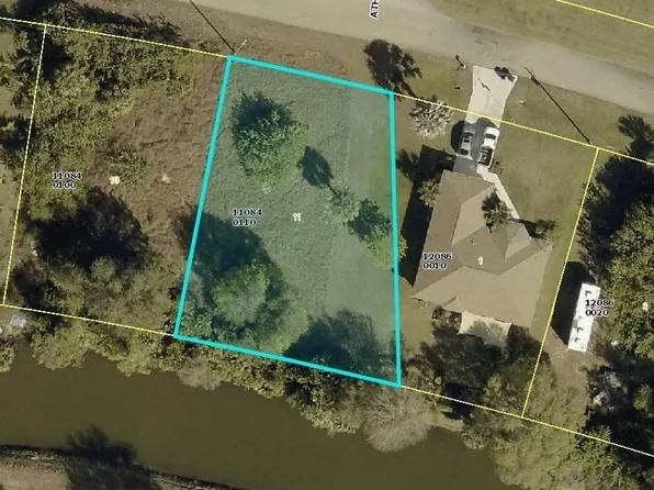 5201 Brookfield St, Lehigh Acres, FL 33971