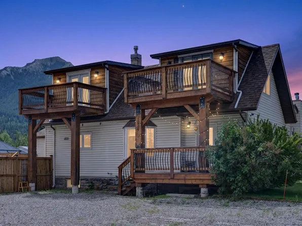 1809 E 129th St, Crowsnest Pass, AB T0K 0E0