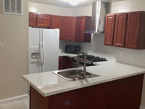 4th image of 223 Granite Ave