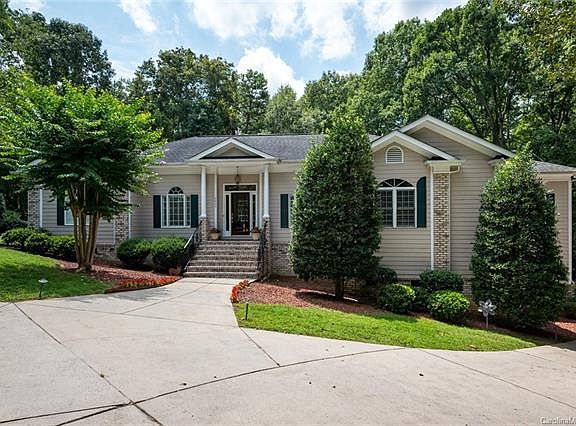 2nd image of 2635 Lynbridge Dr