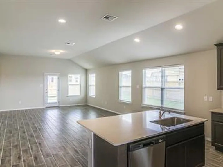 204 Rollingwood Dr — Photo 11
