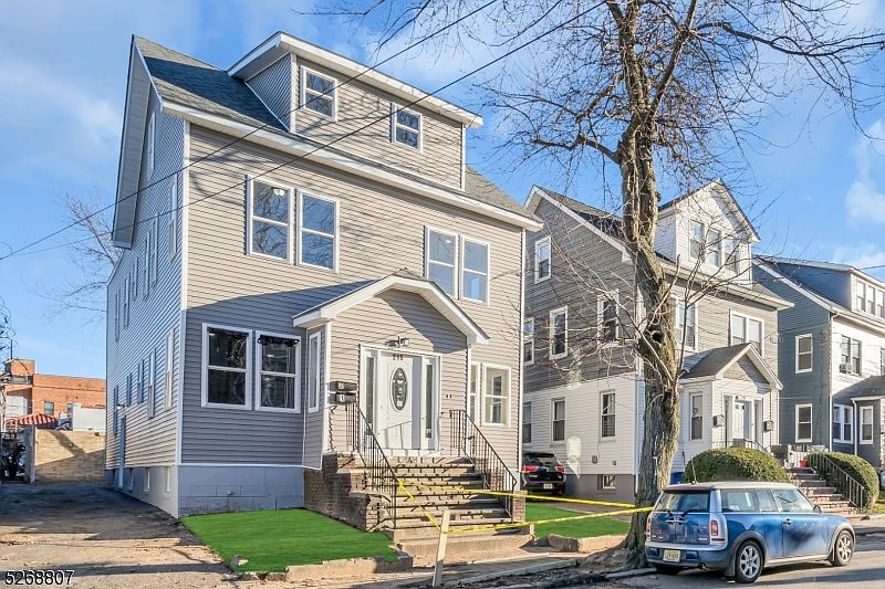 1st image of 216 Isabella Ave