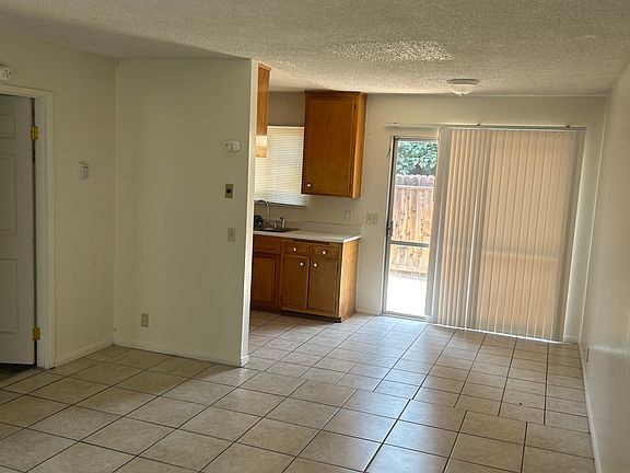 3rd image of 1905 Mayflower Pl APT 3