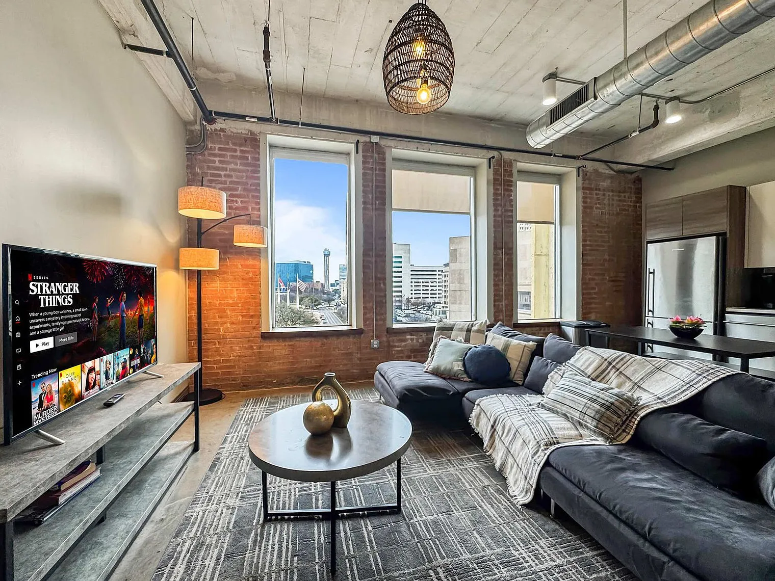2 bed, 2.0 bath, $4,208 — Photo 3