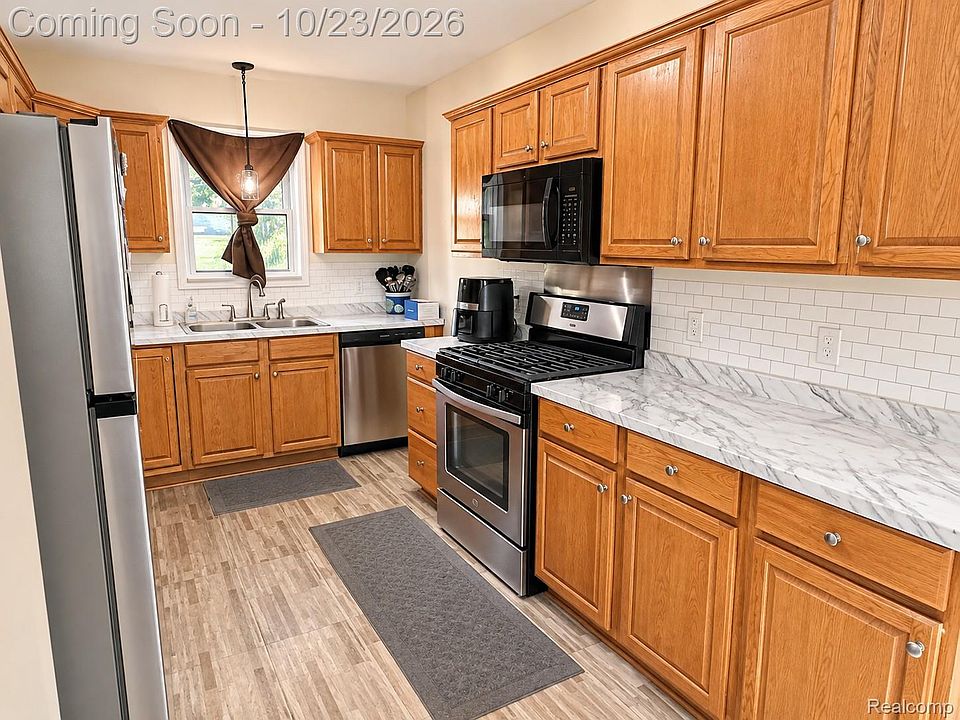 23076 Hoover Ave, photo 13