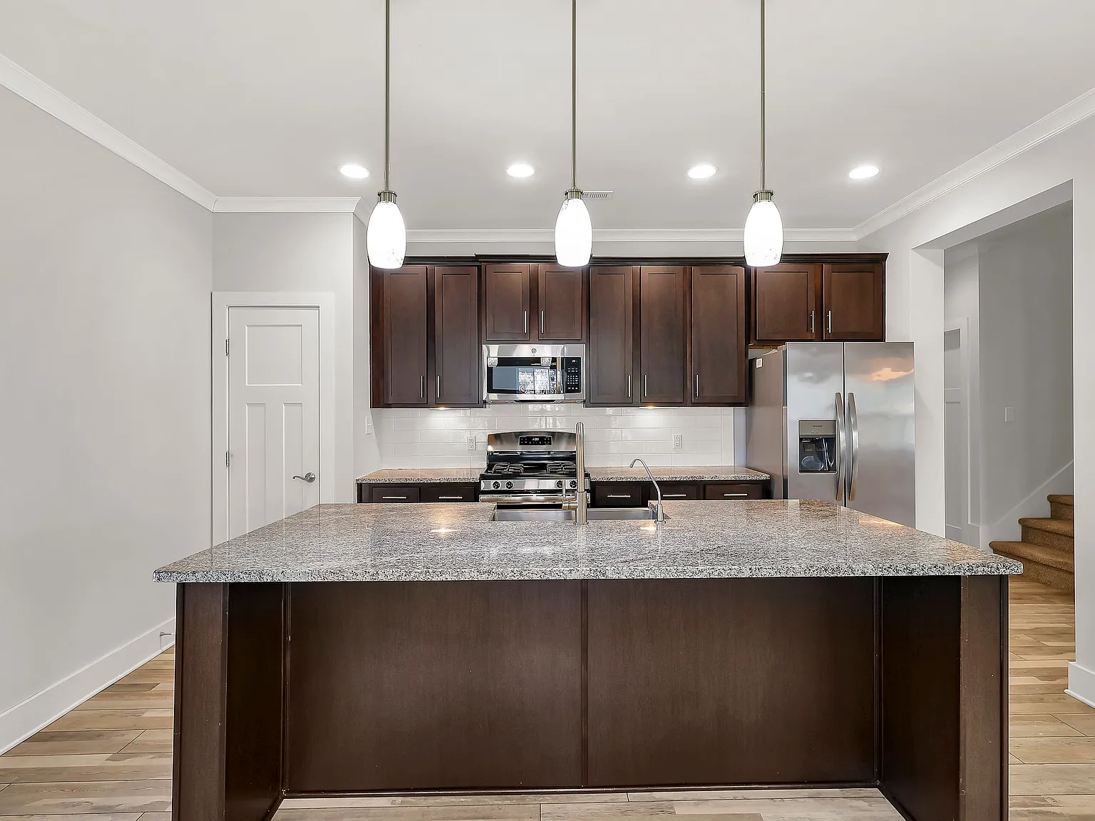 3 bed, 2477 sqft, $2,500 — Photo 2