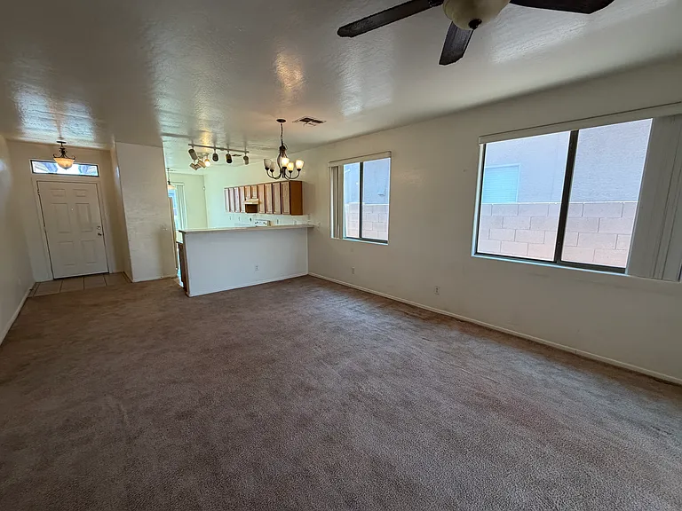 6926 S 37th Dr — Photo 13