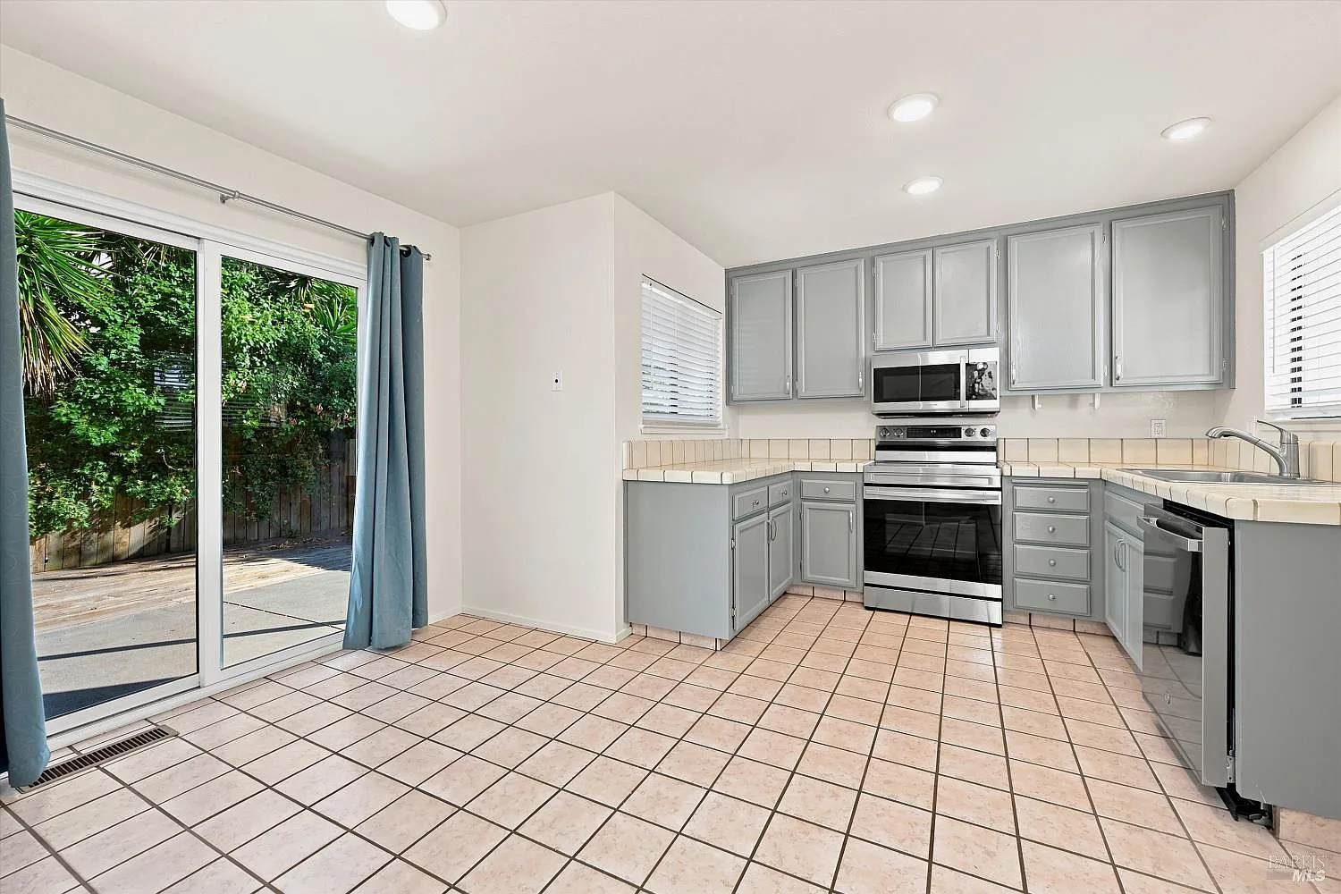 7 Gilbert Court - Photo 3