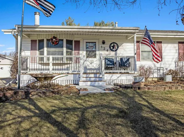 124 Normandy Dr, Blue Grass, IA 52726