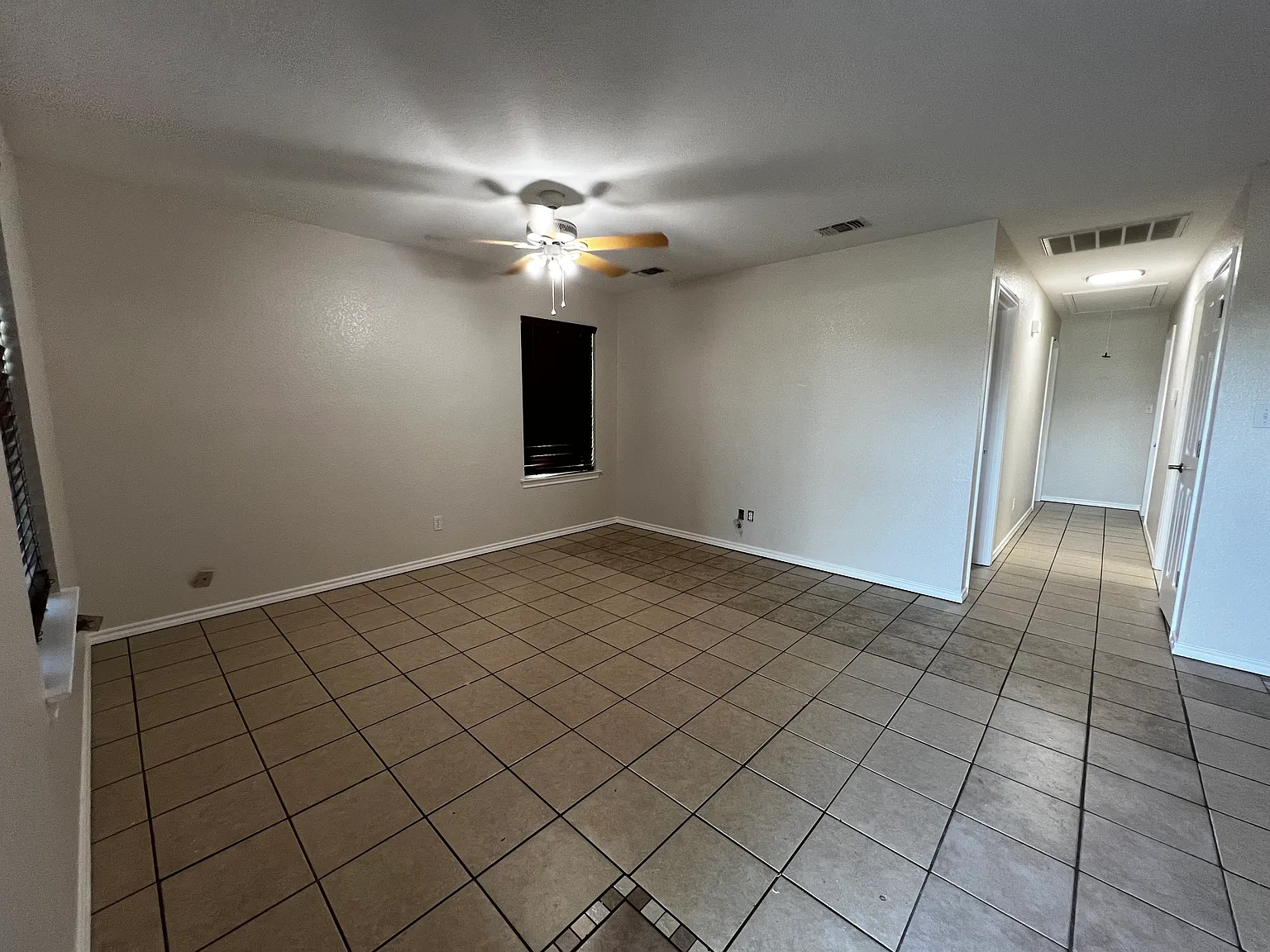3 bed, 1080 sqft, $1,400 — Photo 2