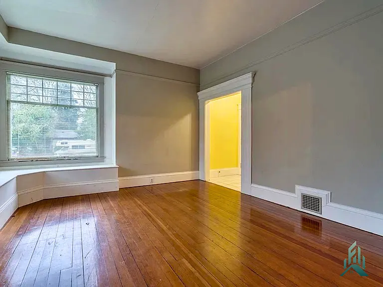 421 NW 8th St — Photo 4