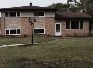 1901 E Tano Ln, Mount Prospect, IL 60056