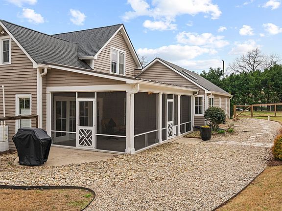 4th image of 305 E Prince Rd