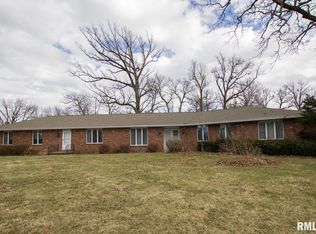 2070 Veterans Rd, Morton, IL 61550