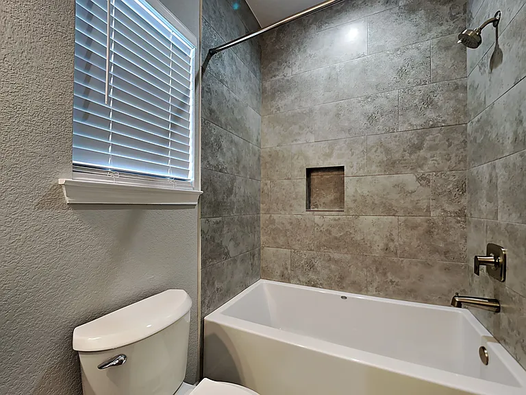 16855 Balmoral — Photo 11