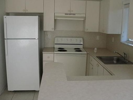 5th image of 930 NE 34th Ave #201-1