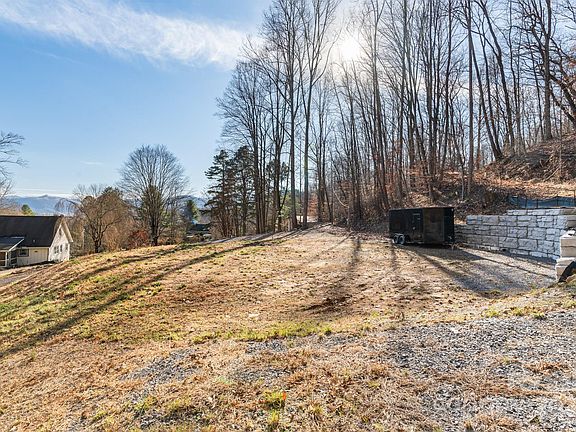 5th image of 481 Sugar Mountain Rd