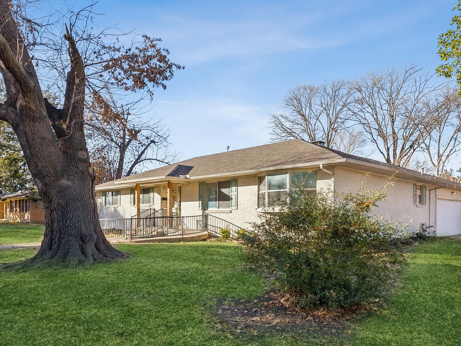 3 bed, 1796 sqft, $6,966 — Photo 3