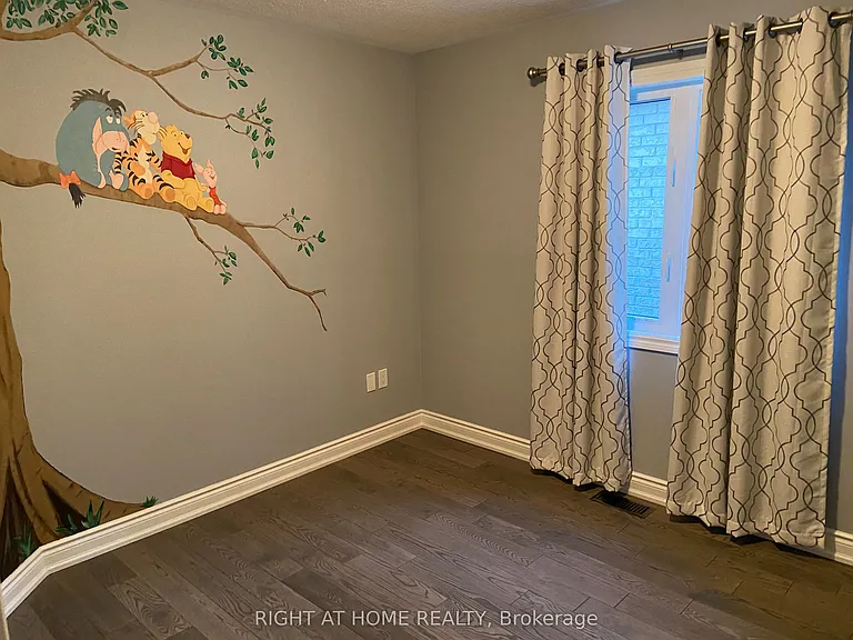 214 Cranbrook Cres — Photo 13
