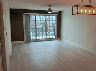 1060 N Farnsworth Ave APT 1402, Aurora, IL 60505