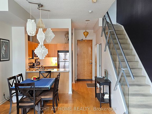 5th image of 388 Richmond St W #910