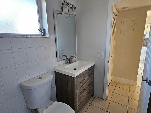 4th image of 615 SE 16th St APT 2