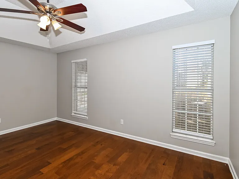 1950 Pecan Ln N — Photo 11
