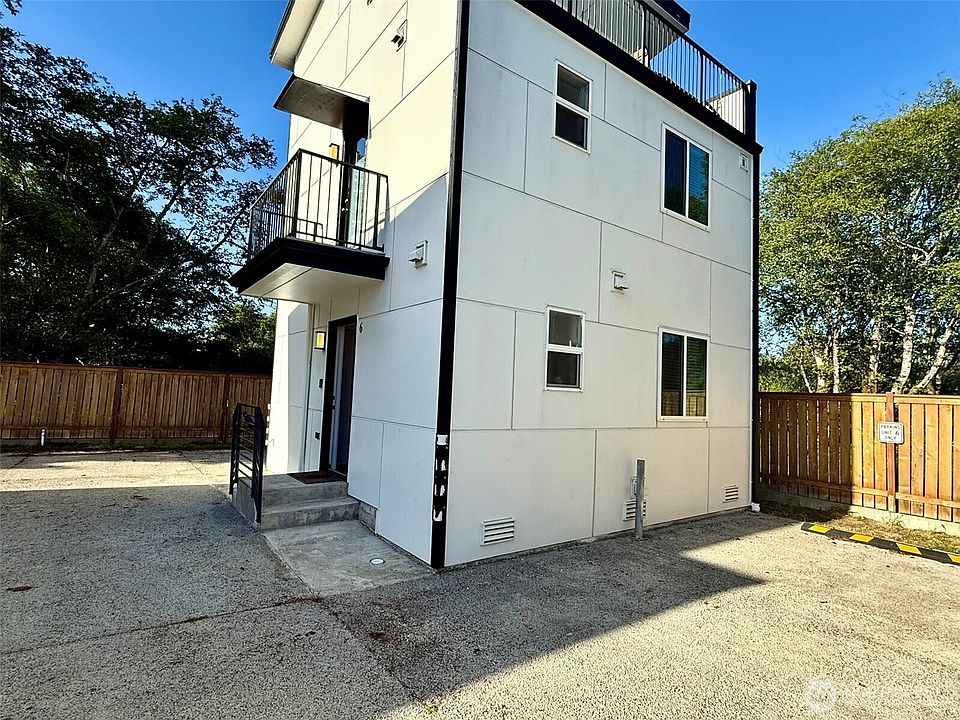1st image of 890 Magellan Avenue NE #6