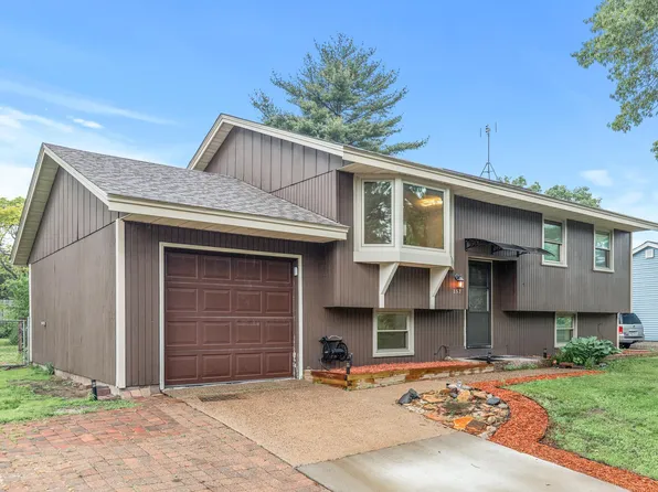 253 N Star Ln, Circle Pines, MN 55014