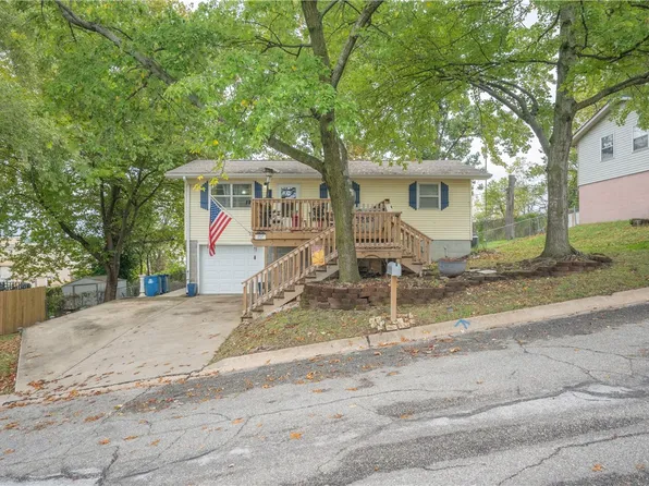 217 Hillcrest Dr, Neosho, MO 64850