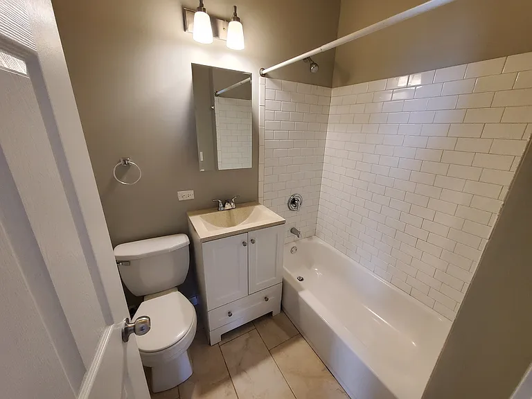 1532 W 18th Pl #2R — Photo 7