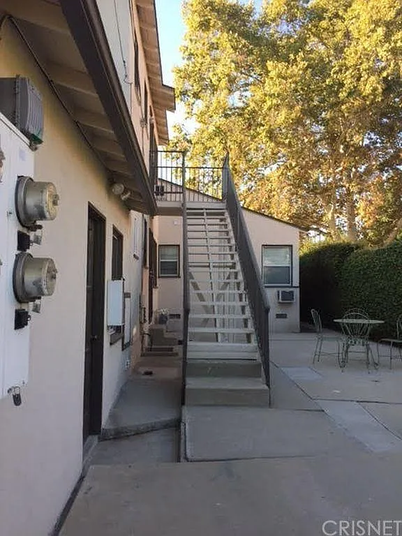 1320 W Alameda Ave — Photo 4