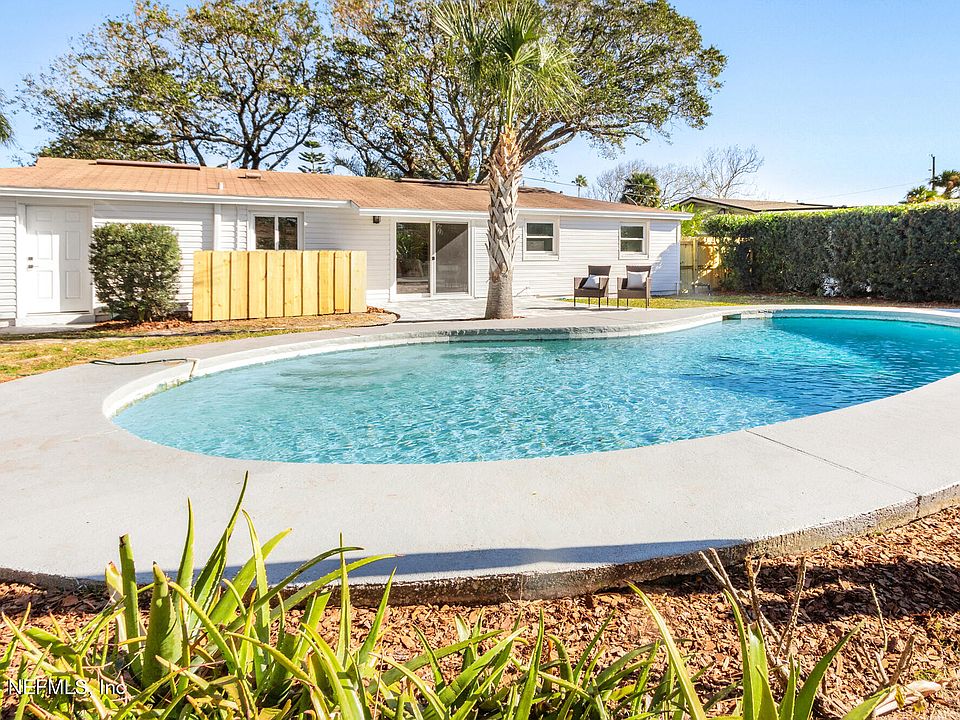 1st image of 10 SANDRA Drive