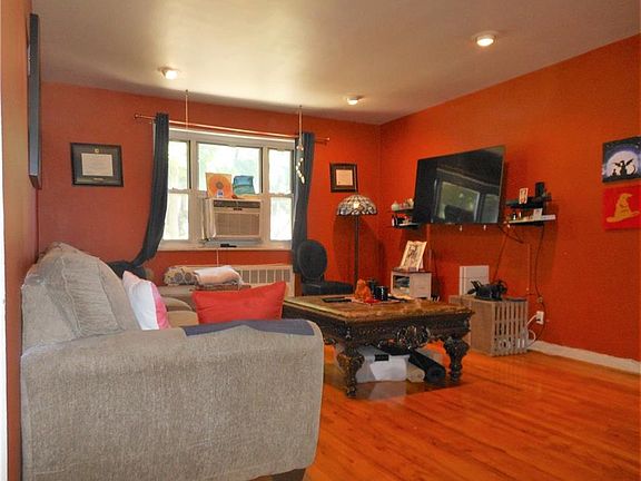 3rd image of 830 N Broadway APT 1E