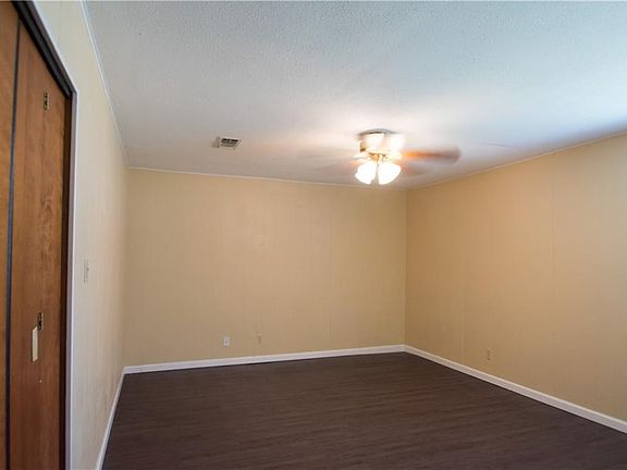 3rd image of 3725 Eastridge Dr