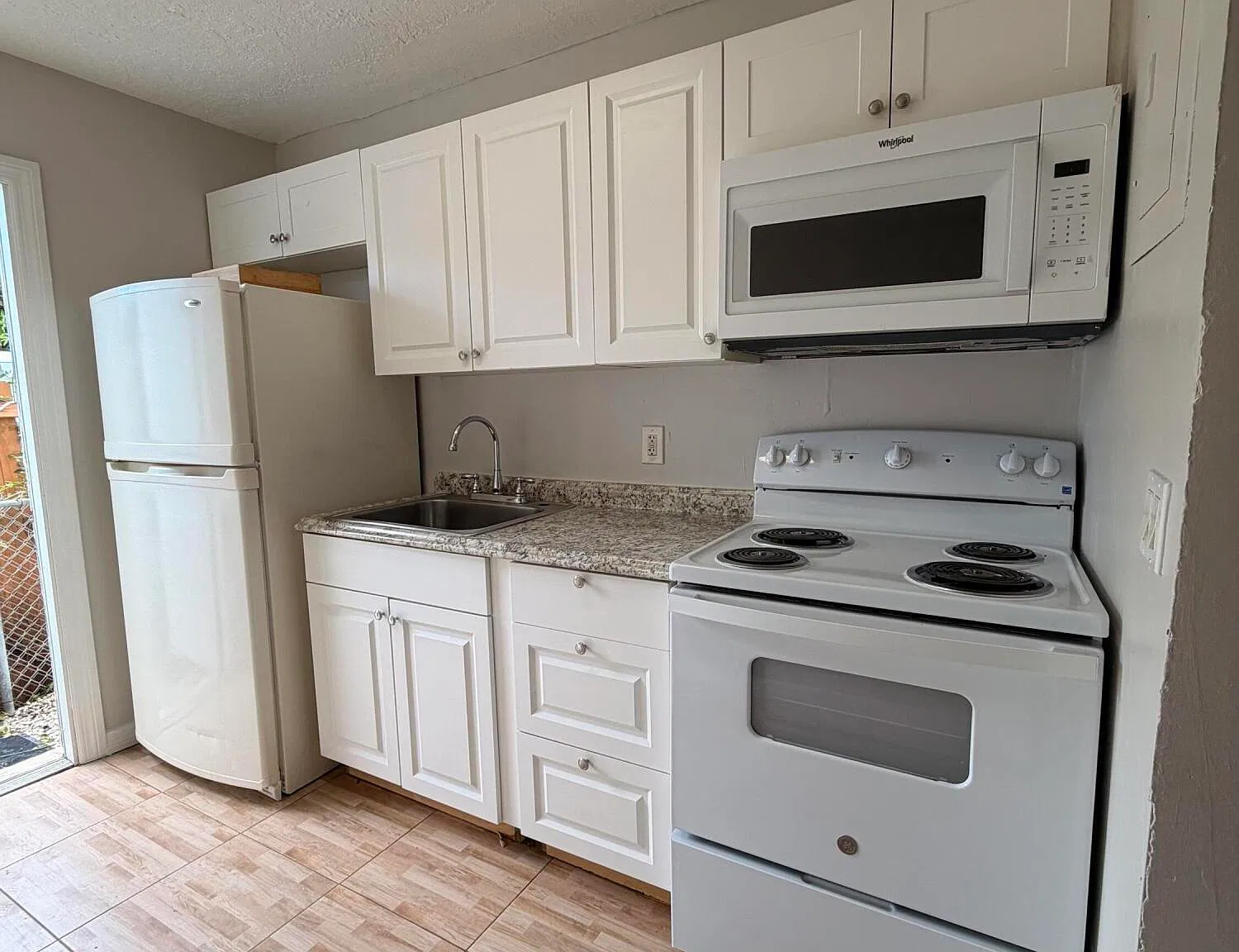 2 bed, 1.0 bath, 1079 sqft, $1,450 — Photo 1