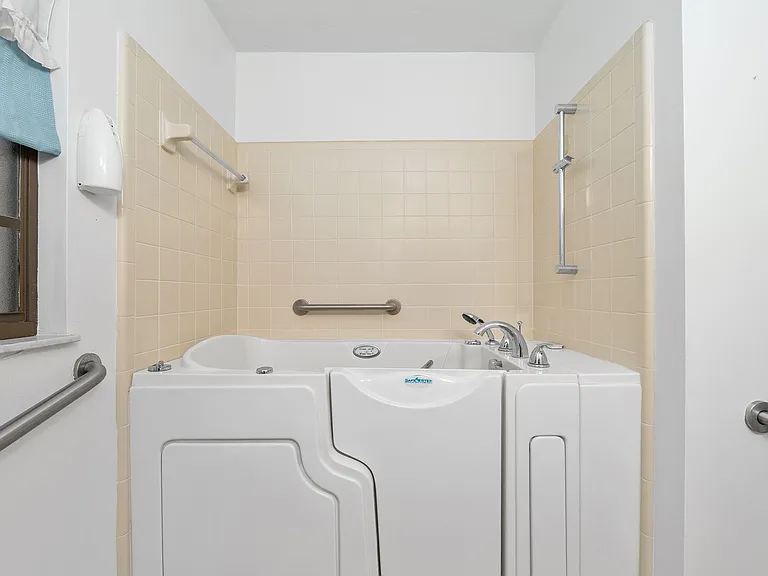 8479 NW 38th Dr — Photo 19