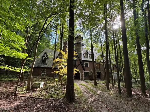 1310 Connecticut Woods Dr, Hudson, OH 44236